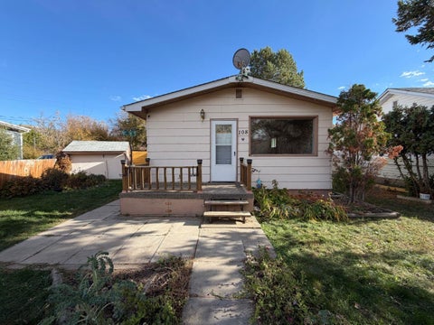 Photo of 108 Poplar Crescent, Drumheller, AB T0J 0Y1 (MLS # A2345391)