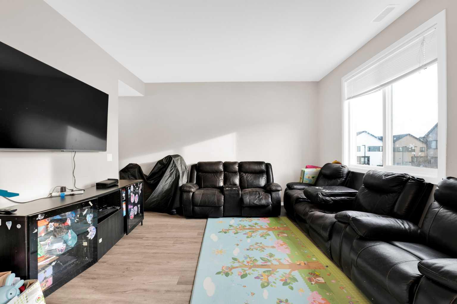 135 Redstone Walk NE 202