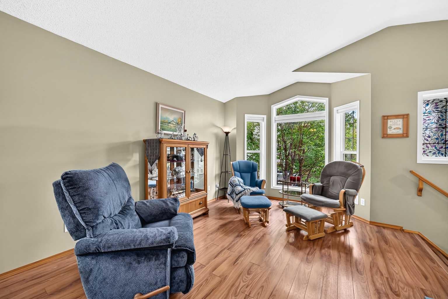 27 Erin Meadow Crescent SE