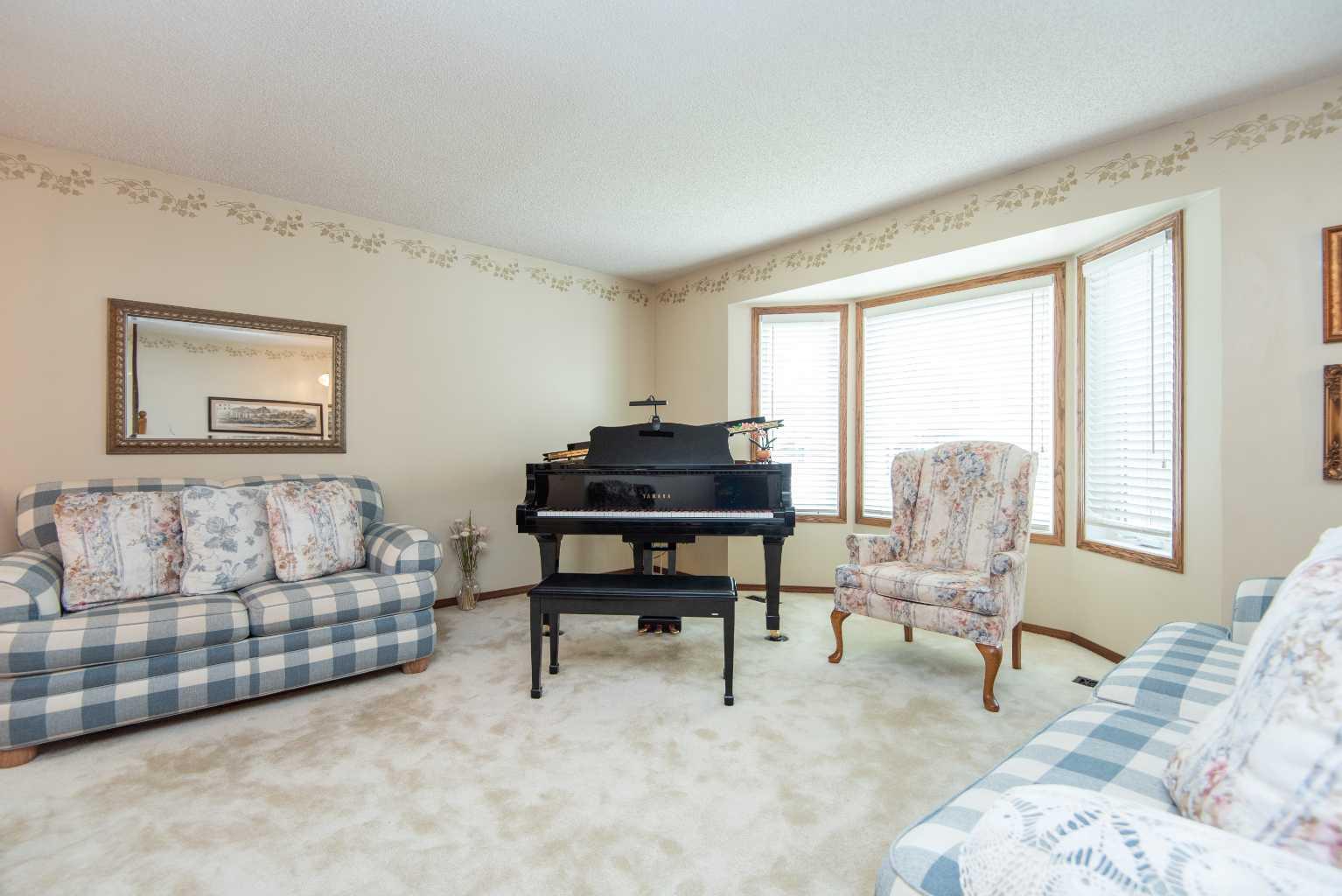 44 Huget Crescent