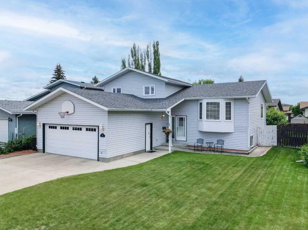 Photo of 44 Huget Crescent, Red Deer, AB T4N 6P4 (MLS # A2320741)