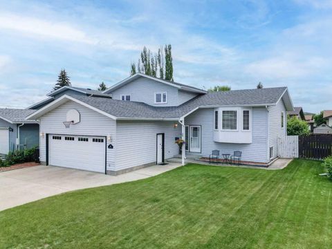 Photo of 44 Huget Crescent, Red Deer, AB T4N 6P4 (MLS # A2320741)