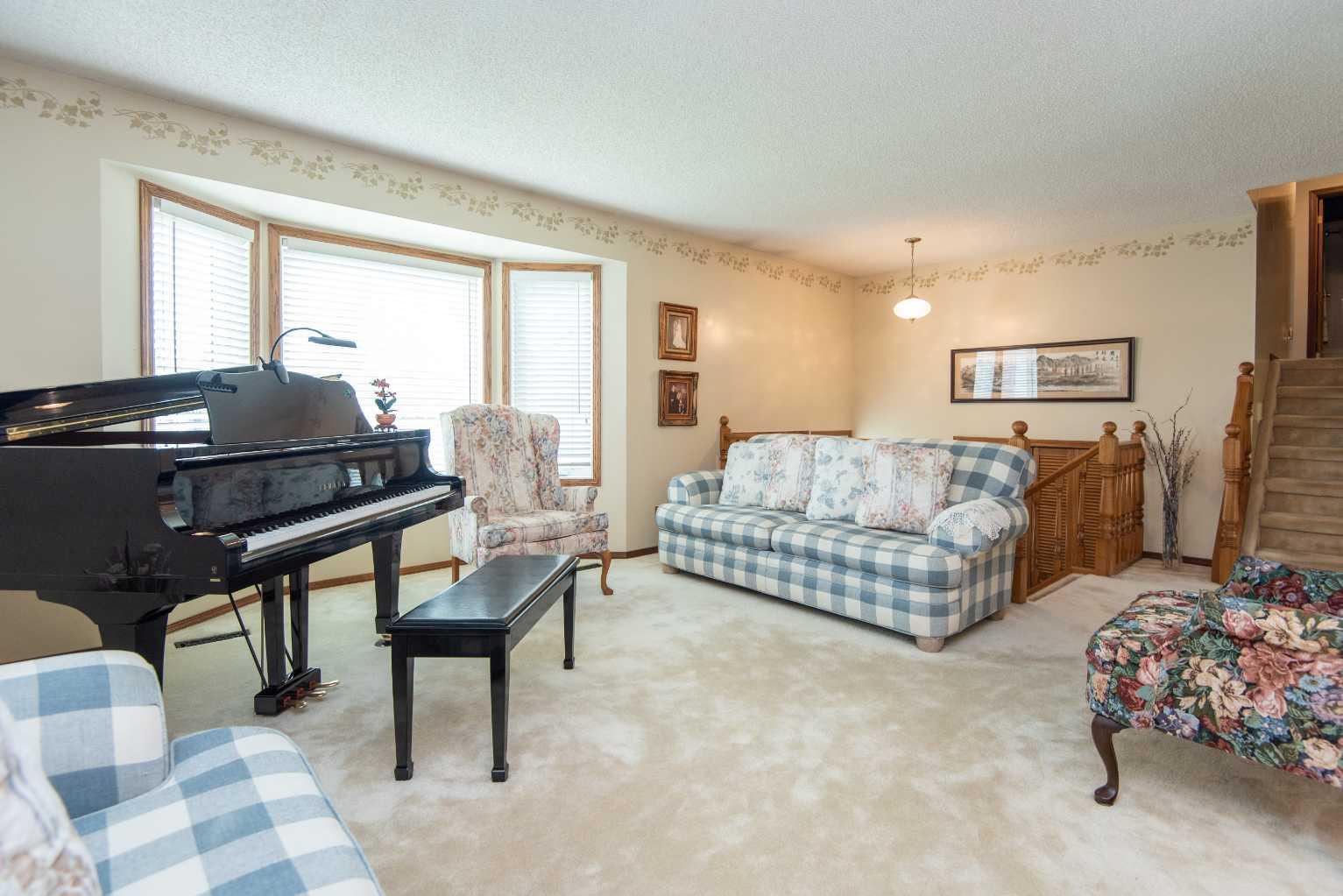 44 Huget Crescent