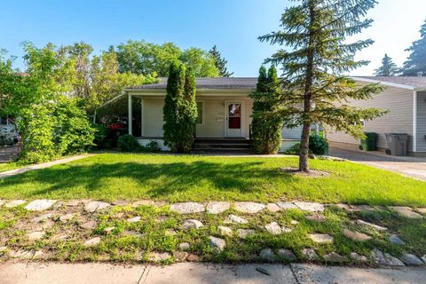 Photo of 5213 48 Street, Lloydminster, AB T9V 0J2 (MLS # A2331475)