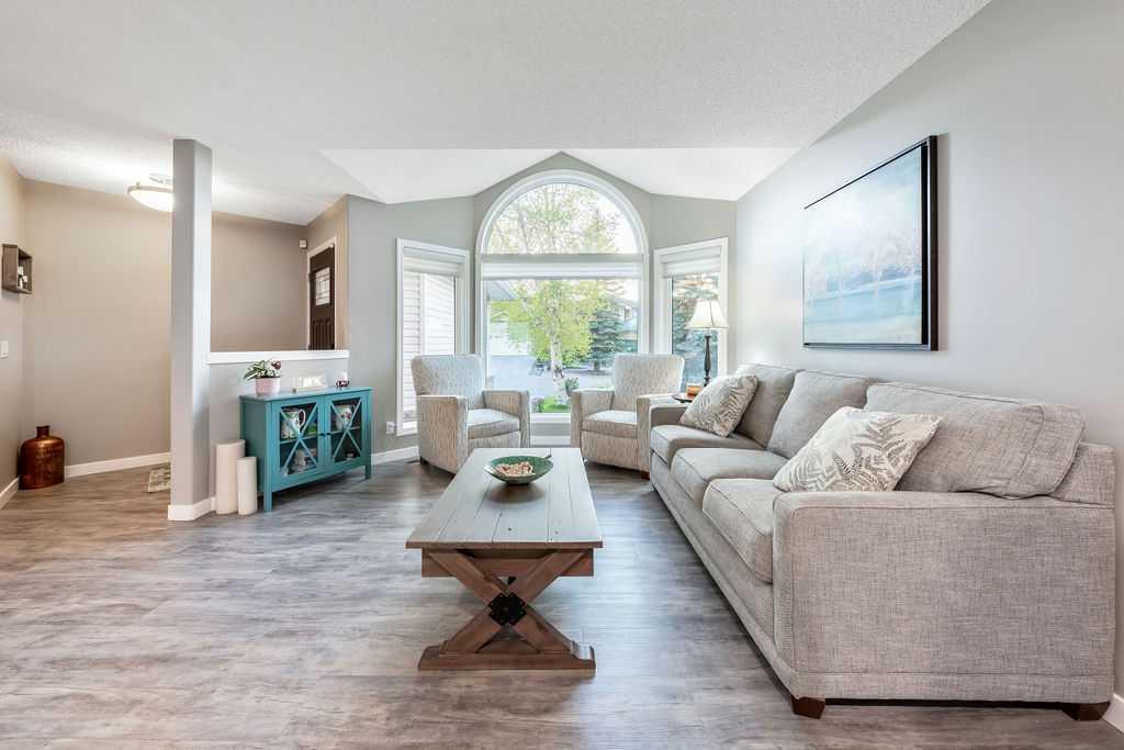 212 Sandalwood Place NW