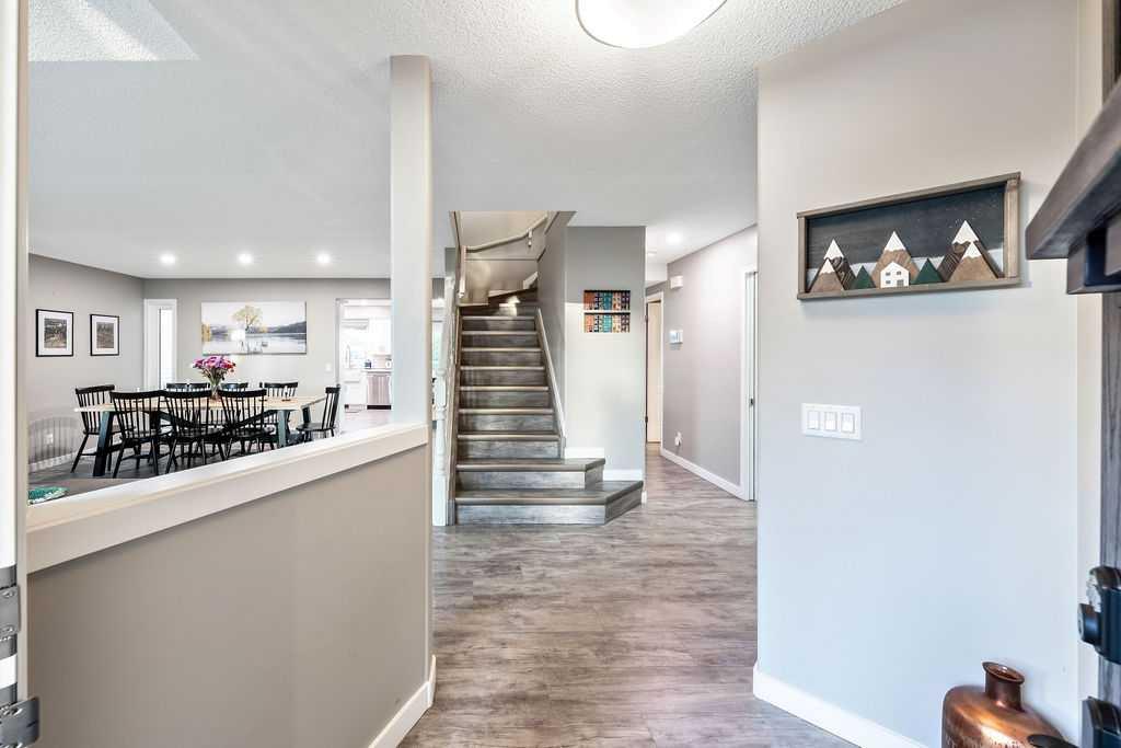 212 Sandalwood Place NW