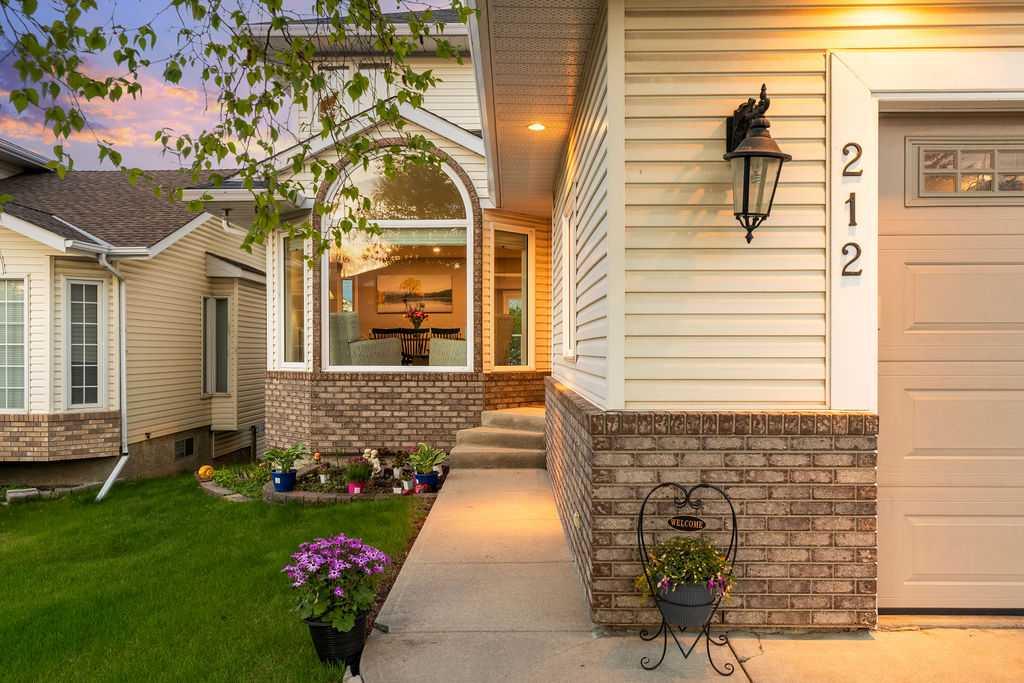 212 Sandalwood Place NW