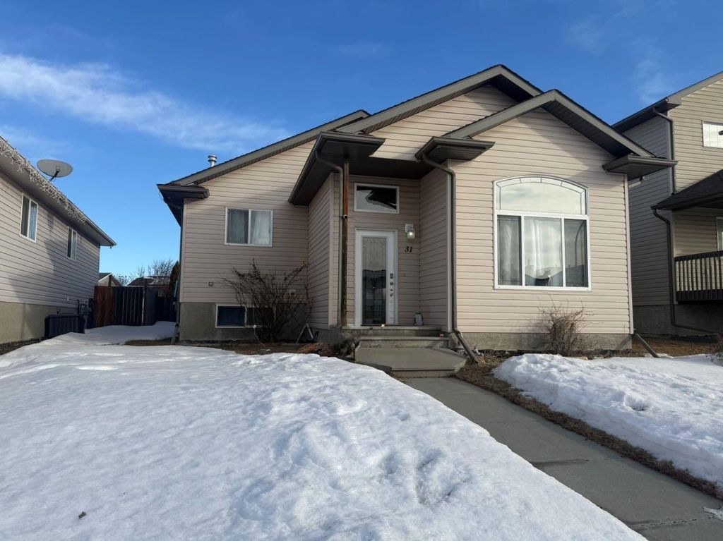 Photo of 31 Kreiner Crescent, Whitecourt, AB T7S 1X1 (MLS # A2288928)
