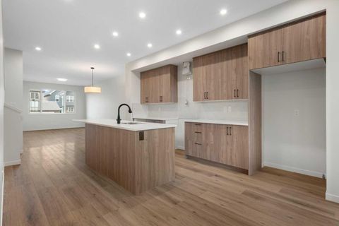 Photo of 49 Annette Landing NW, Calgary, AB T3R 2J7 (MLS # A2270399)