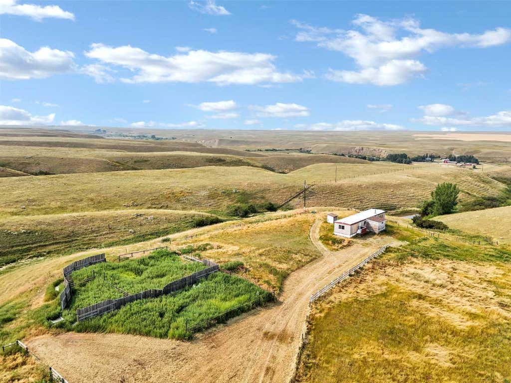 Photo of 11118 Highway 41, Rural Cypress County, AB T0J 1V0 (MLS # A2337177)