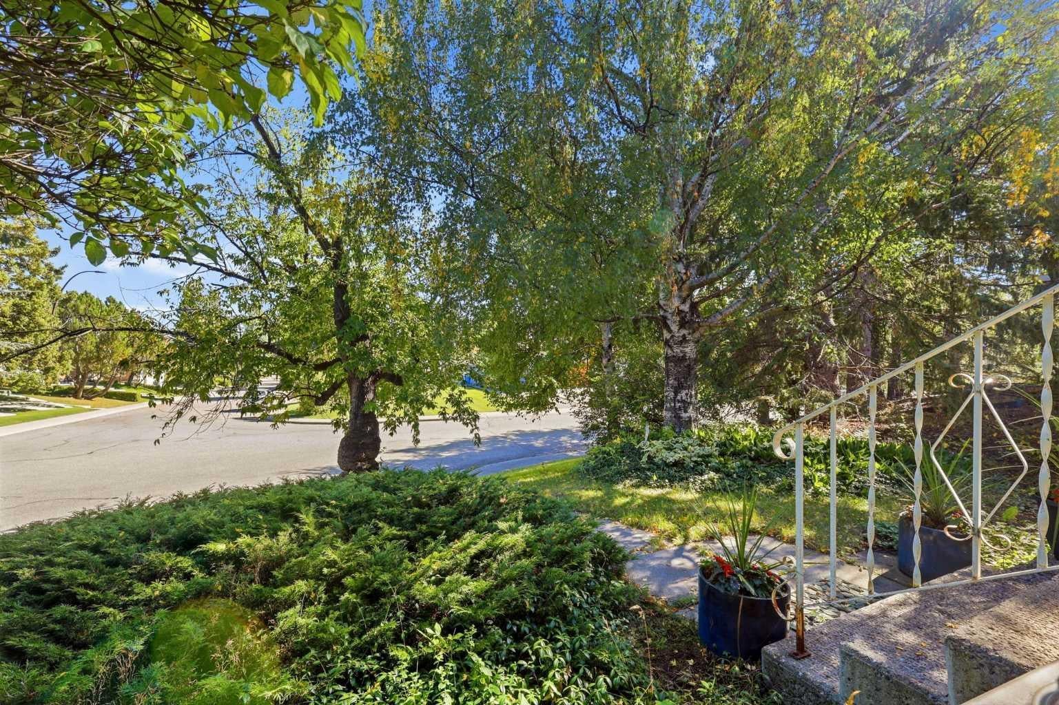 944 Canna Crescent SW