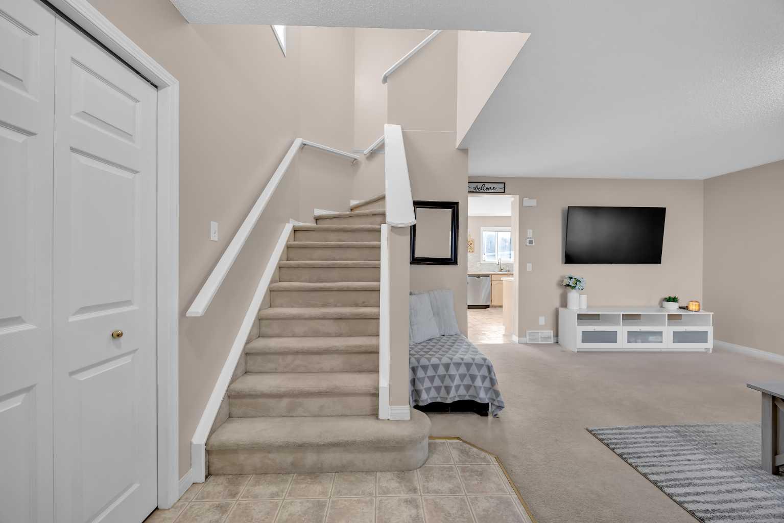 26 Saddlemead Close NE