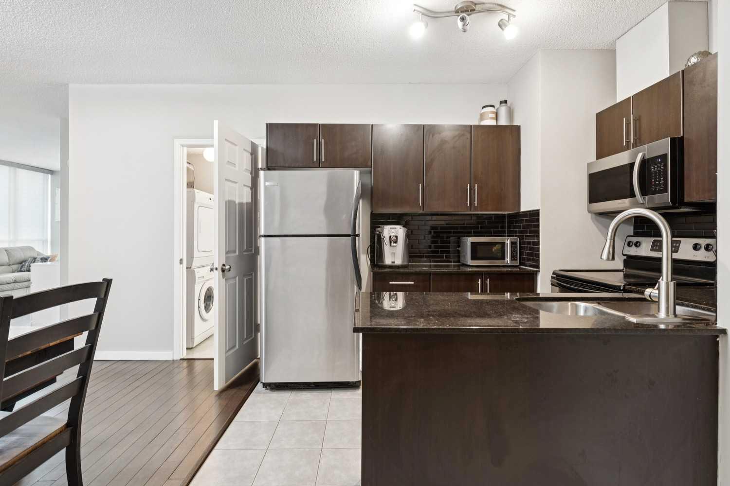 325 3 Street SE 807