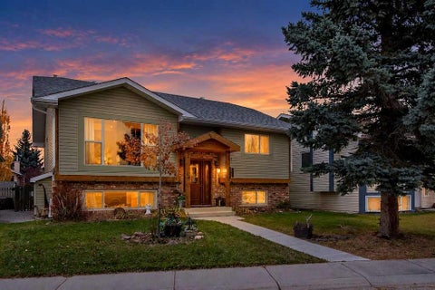 Photo of 48 Cimarron Hill, Okotoks, AB T1S 1M9 (MLS # A2355157)