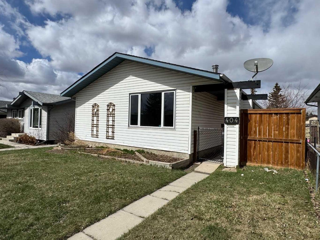 Photo of 404 Acacia Drive SE, Airdrie, AB T4B 1G1 (MLS # A2304836)