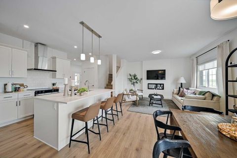 Photo of 517 Ranch Gate, Strathmore, AB T1P 2H9 (MLS # A2297553)