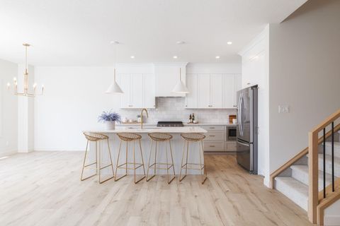 116 Sunrise Heath Cochrane AB T4C 2S4