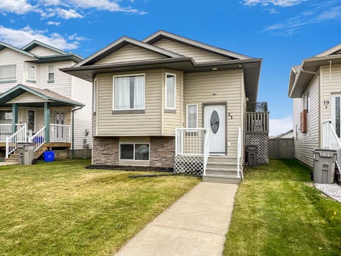 Photo of 21 Pinnacle Crossing, Grande Prairie, AB T8W 0A9 (MLS # A2350821)