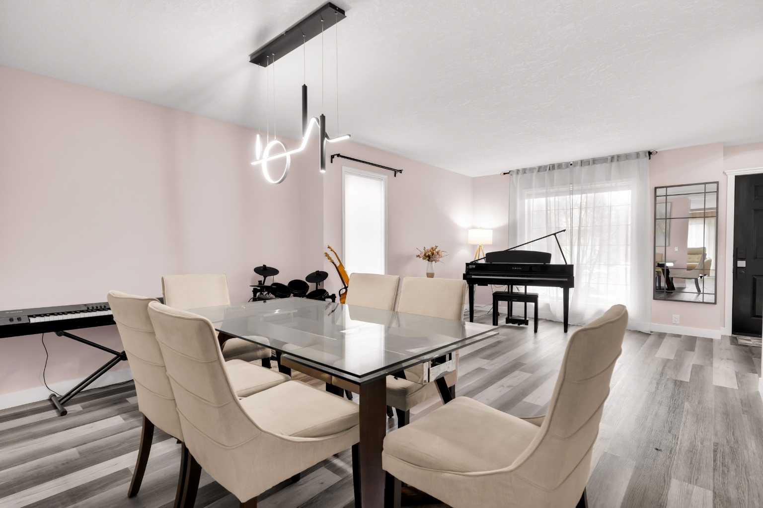 6 Douglas Woods Bay SE