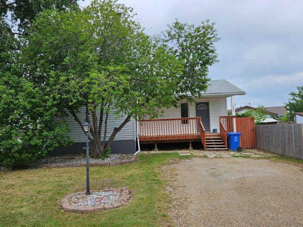 Photo of 5216 46 Street, Grimshaw, AB T0H 1W0 (MLS # A2264813)