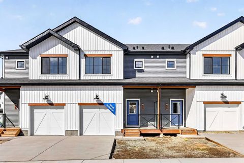 Photo of 50 Creekside Way SW, Calgary, AB T2X 6E2 (MLS # A2300544)