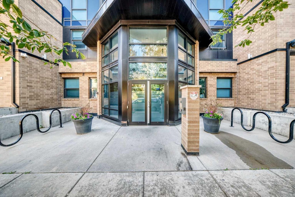 Photo of 303 13 Avenue SW #1003, Calgary, AB T2R 0Y9 (MLS # A2314576)