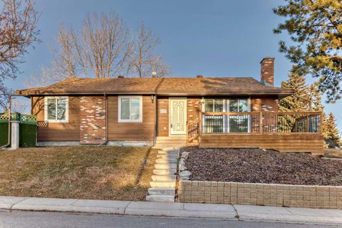 304 Huntbourne Hill NE Calgary AB T2K 3Y4