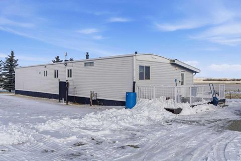 232003 Range Road 242 Namaka AB T1P 0N1