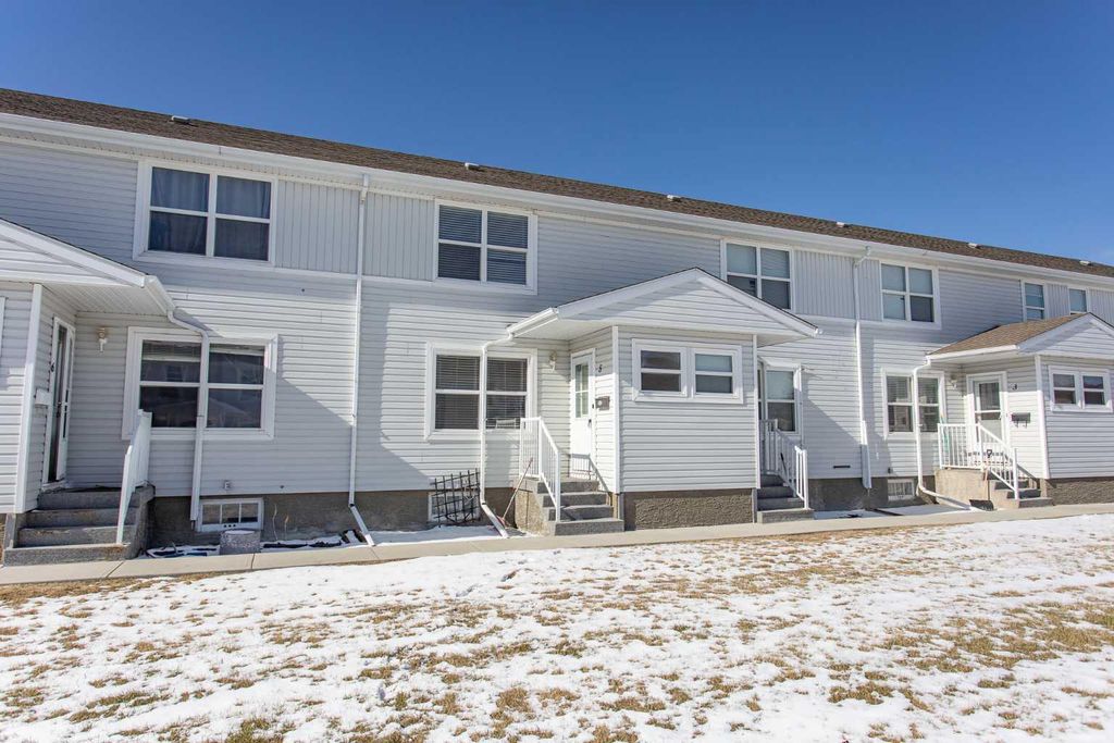Photo of 5 Poplar Crescent, Rural Red Deer County, AB T4S 1V3 (MLS # A2303841)