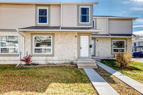 Photo of 128 Deer Ridge Lane SE, Calgary, AB T2J 6N4 (MLS # A2352060)