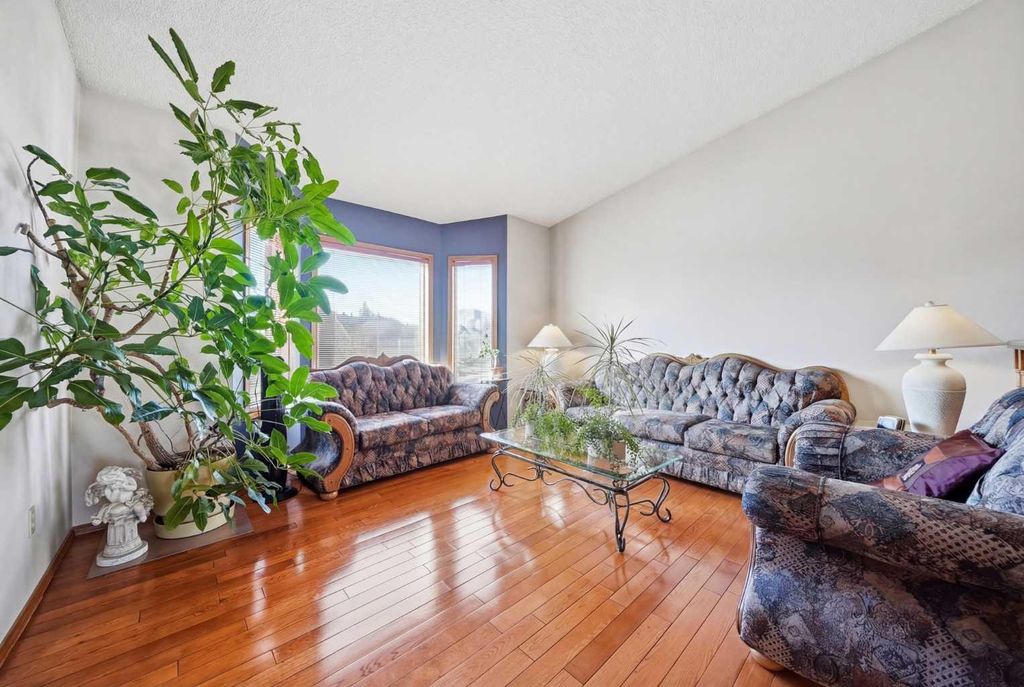 Photo of 2855 Catalina Boulevard NE, Calgary, AB T1Y 6R2 (MLS # A2292095)