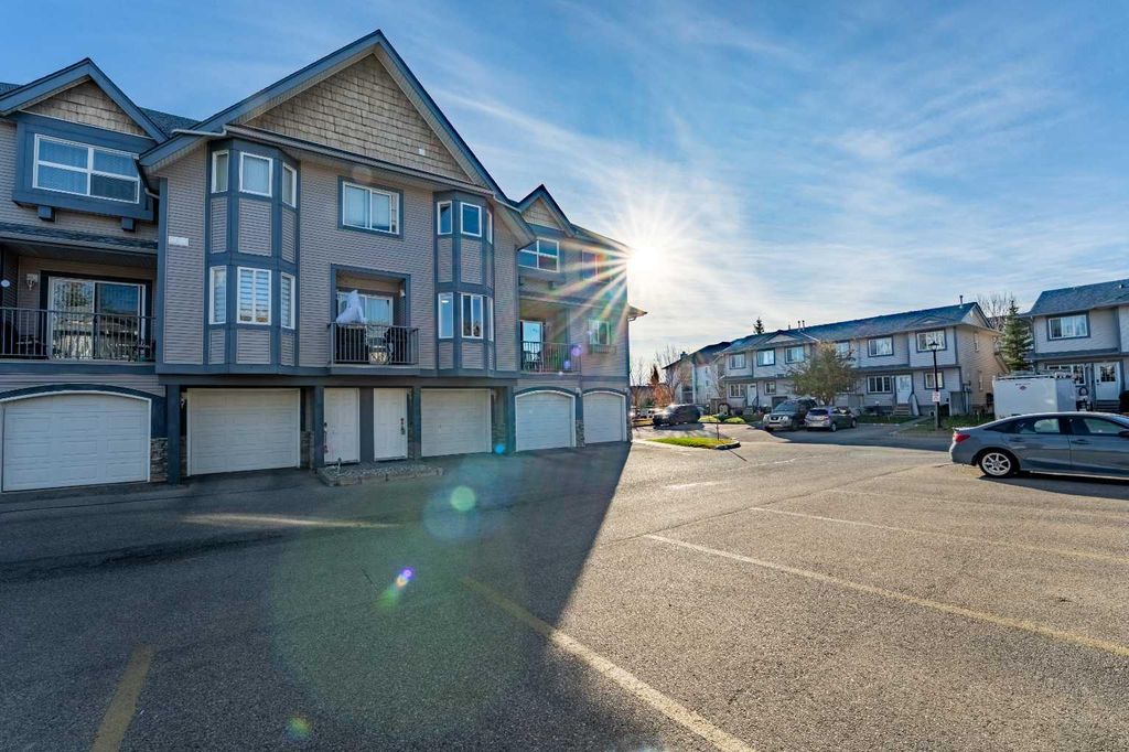 Photo of 121 Eversyde Point SW, Calgary, AB T2Y 4X7 (MLS # A2266373)