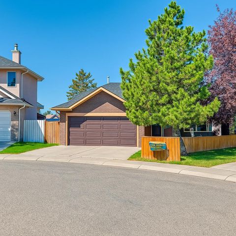 52 MARTINGLEN Place NE Calgary AB T3J 3J1