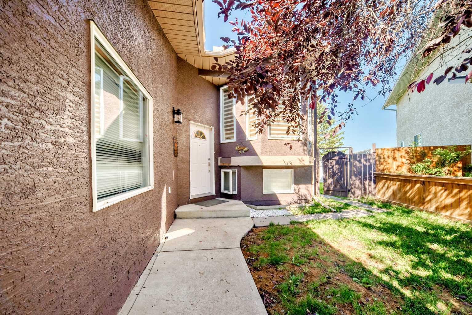 52 MARTINGLEN Place NE