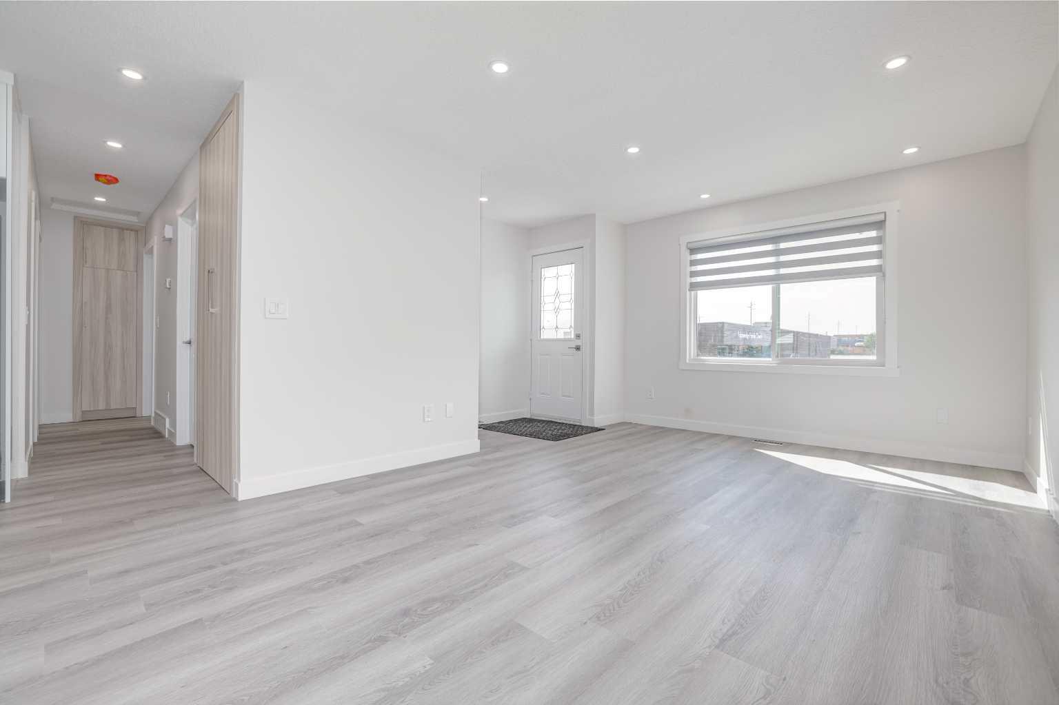 152 Falconridge Crescent NE