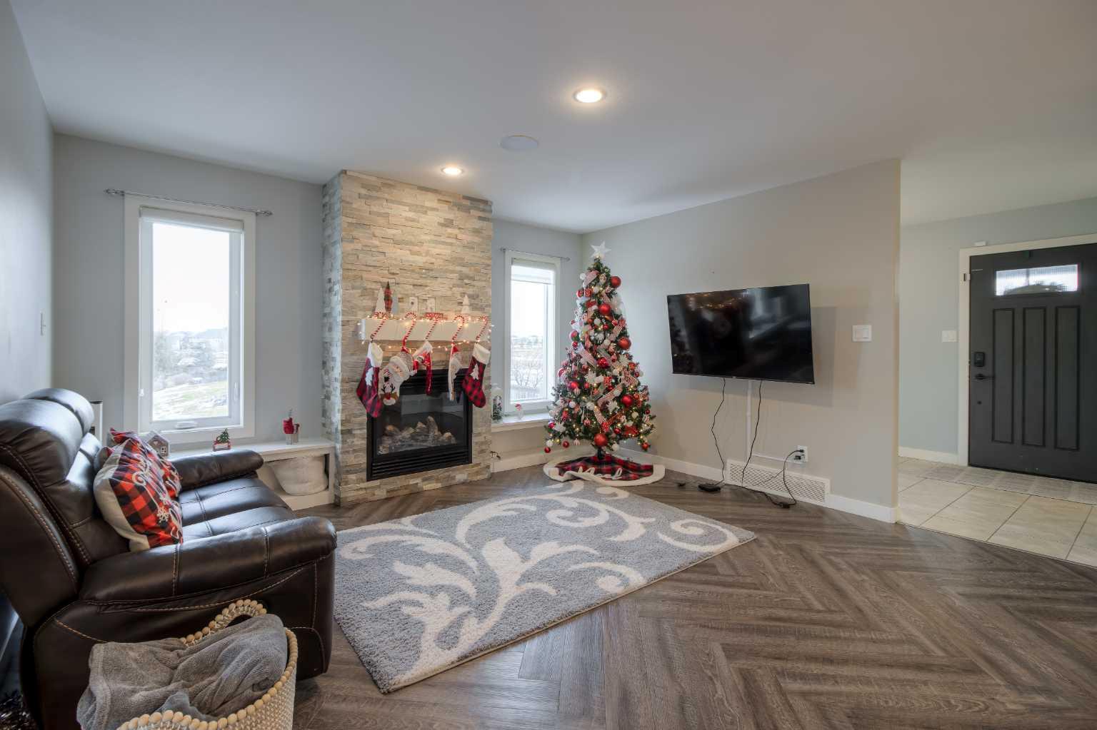 541 Aquitania Boulevard W