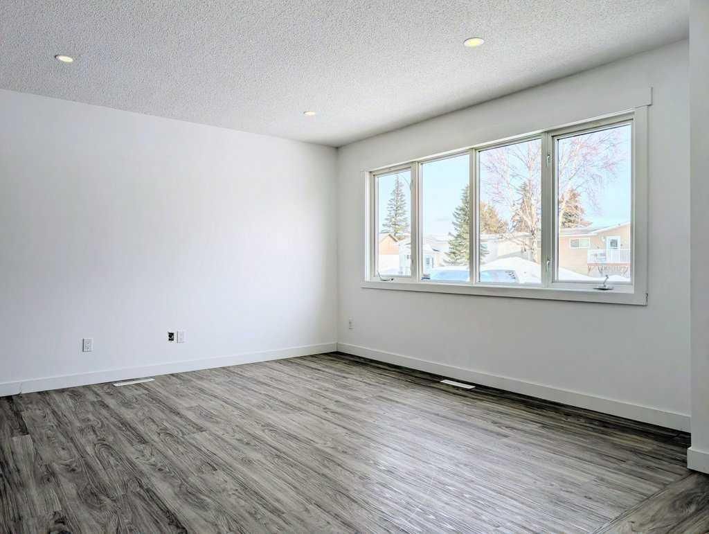 Photo of 400 4 Street NE, Slave Lake, AB T0G 2A2 (MLS # A2294660)