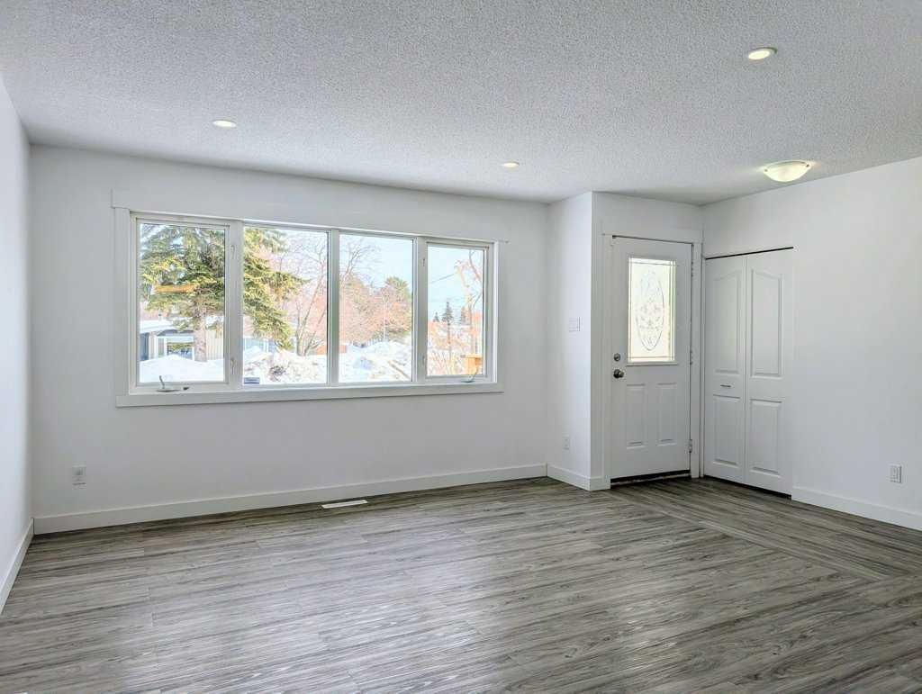 Photo of 400 4 Street NE, Slave Lake, AB T0G 2A2 (MLS # A2294660)