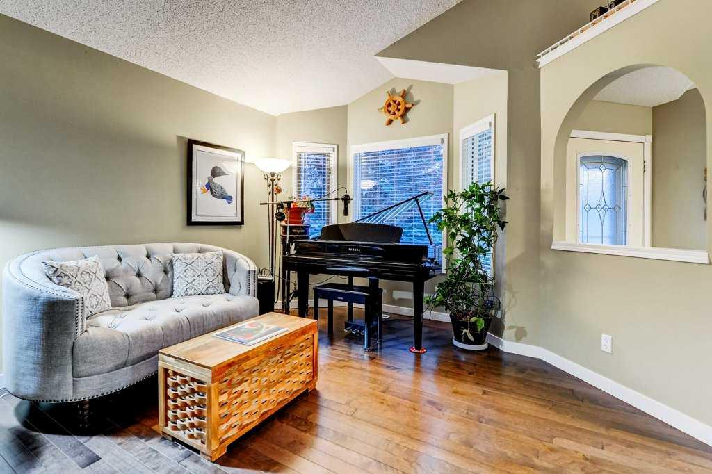 28 HAWKTREE Circle NW