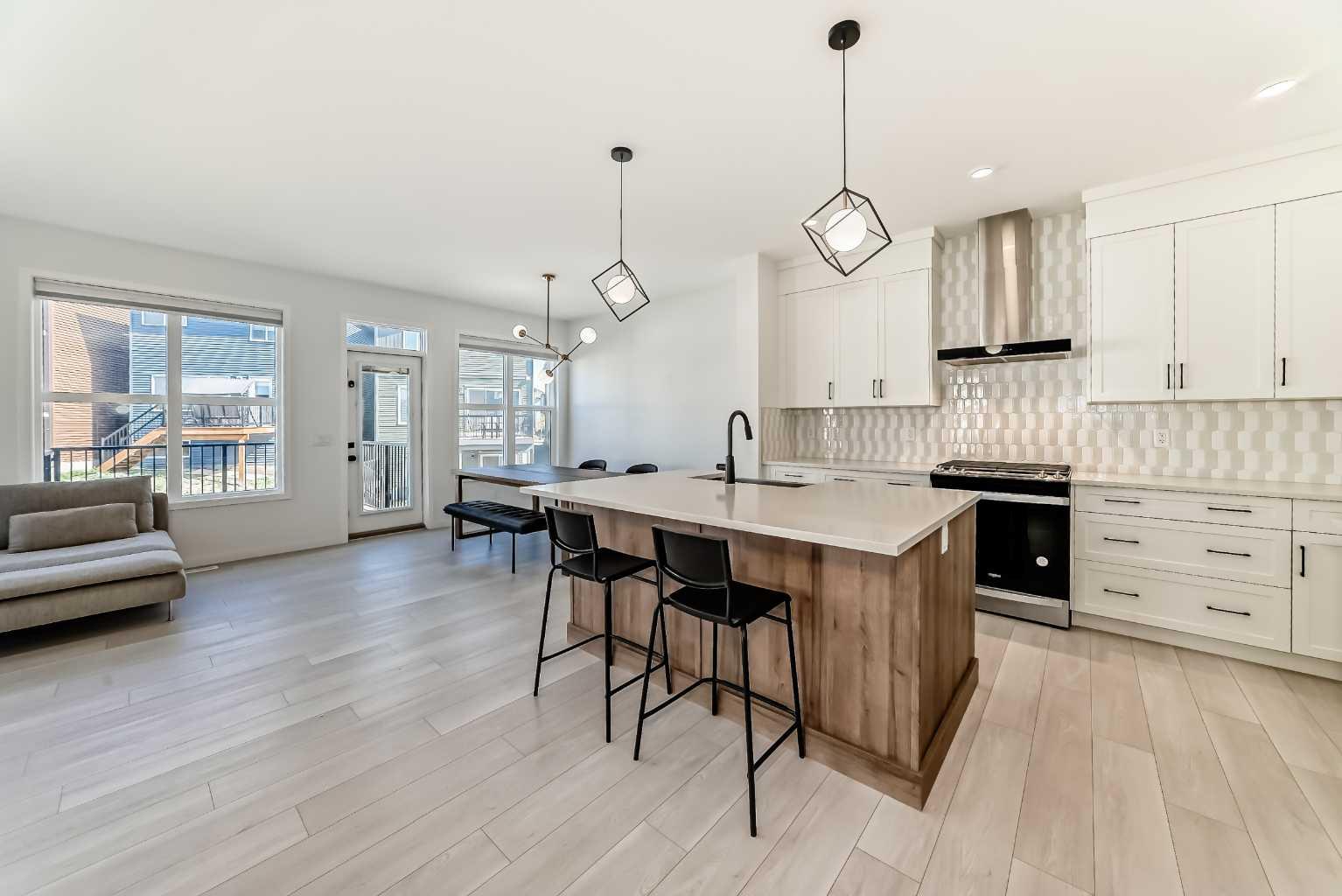 392 Carringvue Place NW