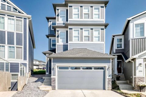 392 Carringvue Place NW Calgary AB T3P 2A4