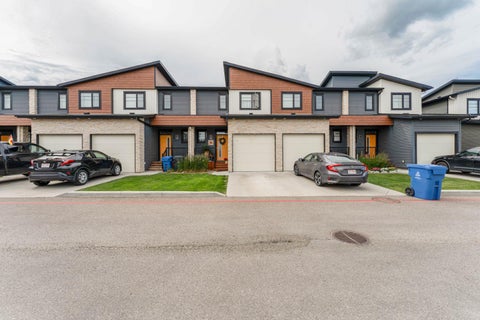 Photo of 490 Highlands Boulevard W #5, Lethbridge, AB T1J 5K5 (MLS # A2328055)