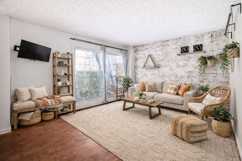 1222 13 Avenue SW 208 Calgary AB T3C 0T1