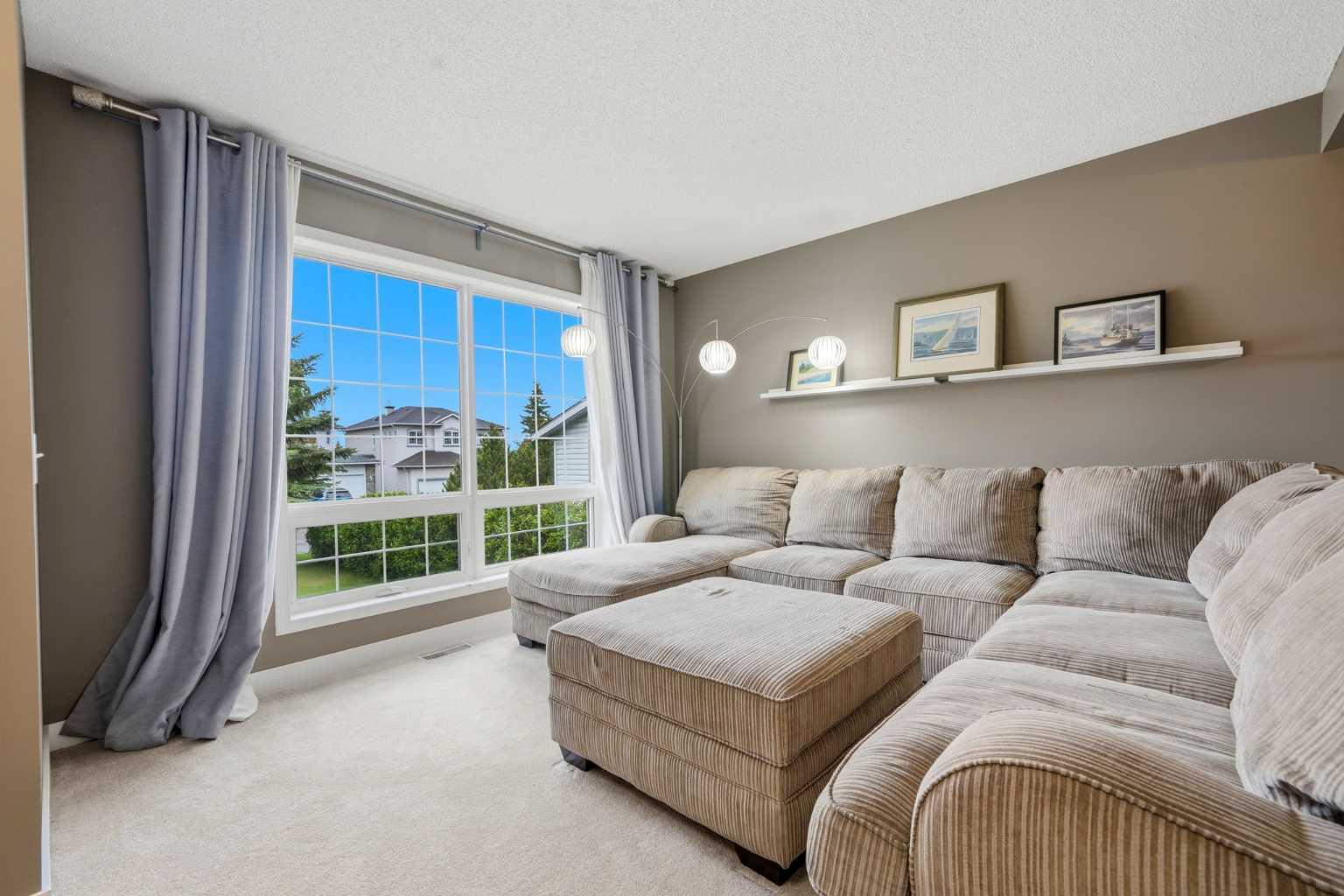 44 Gleneagles View