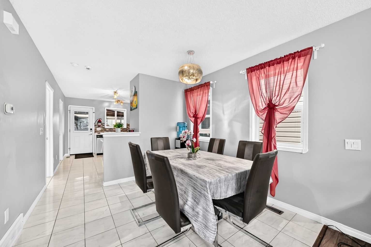 125 Appleburn Close SE