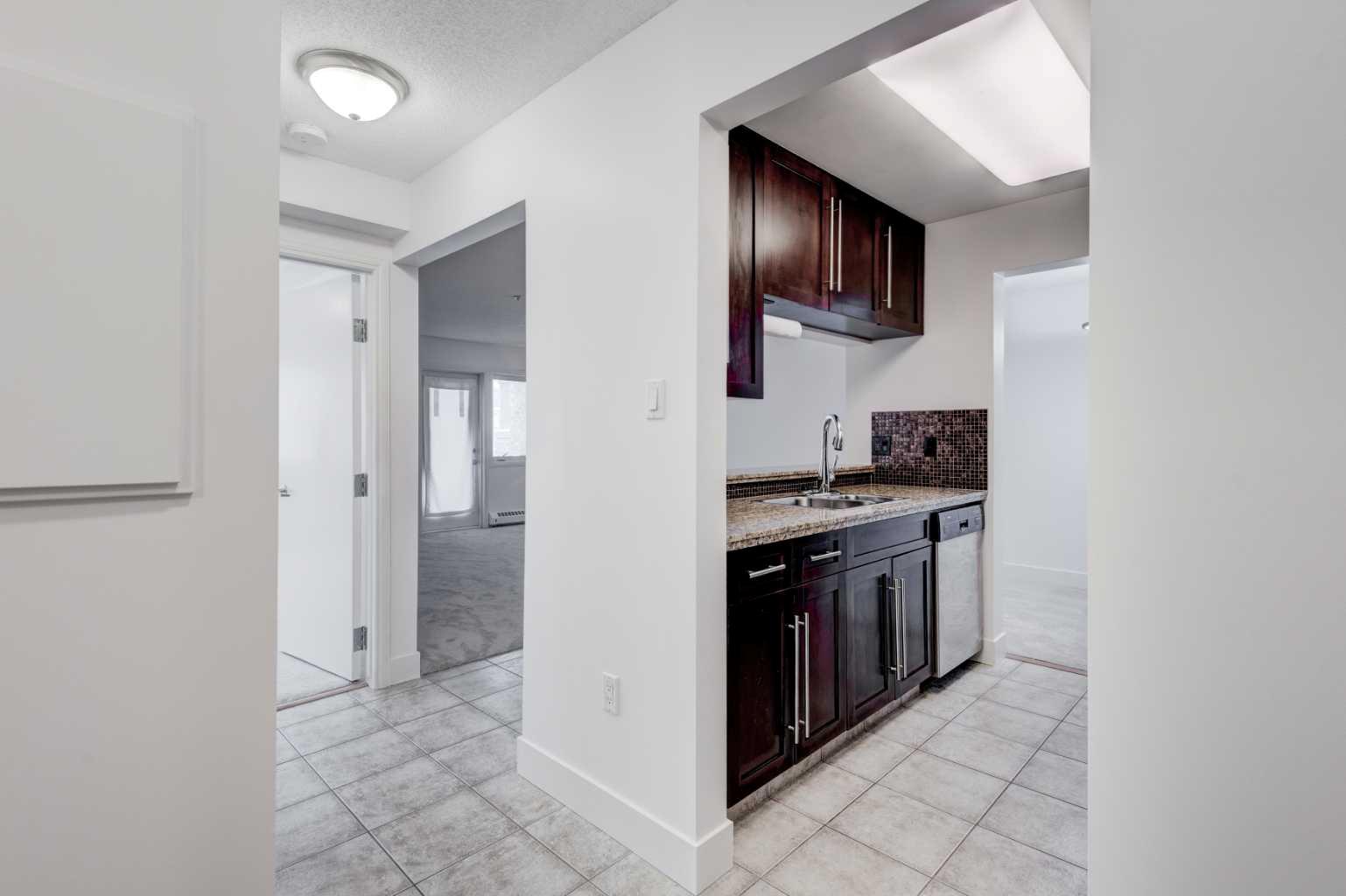 790 Kingsmere Crescent SW 117