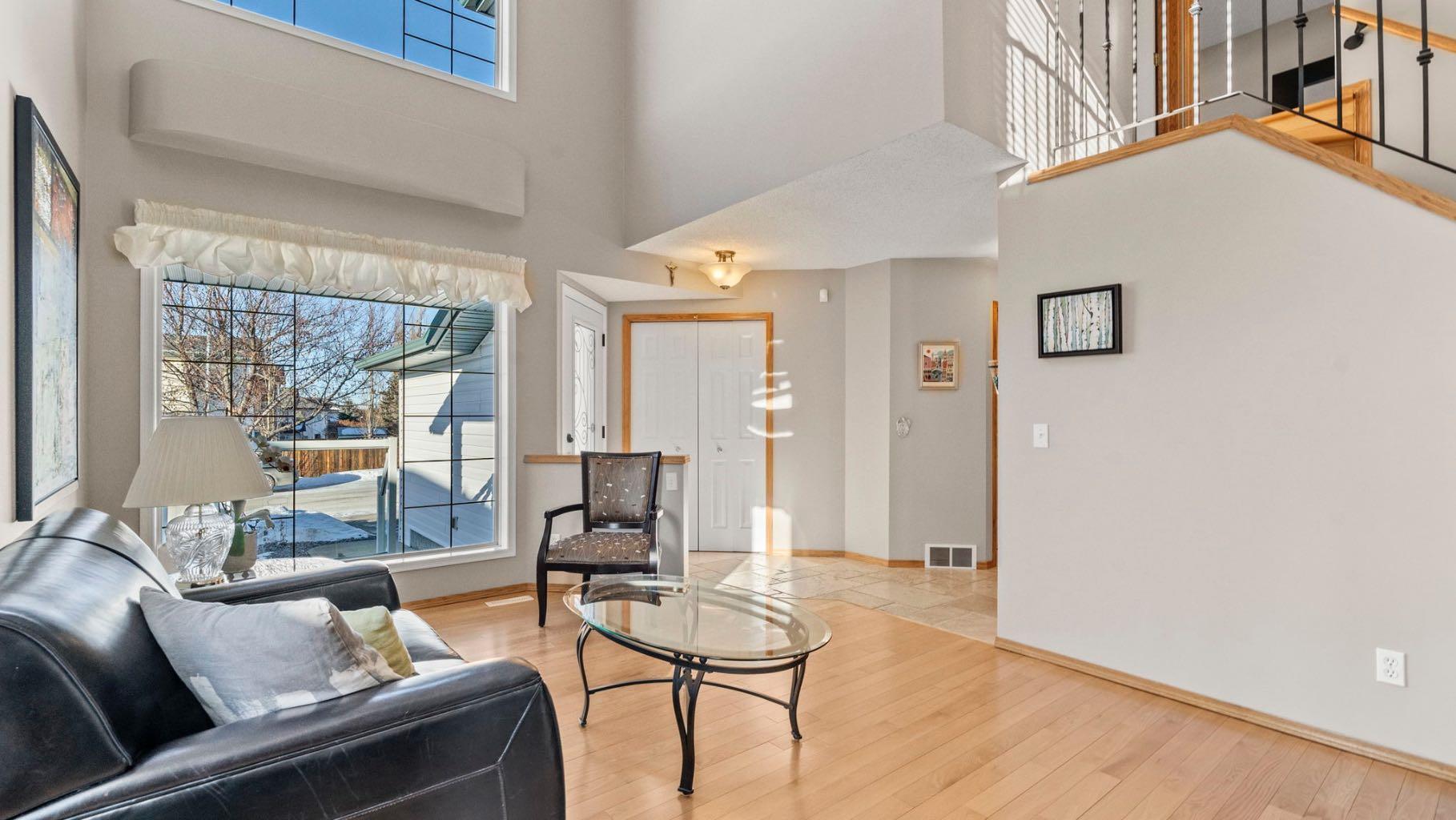 227 Rocky Ridge Close NW