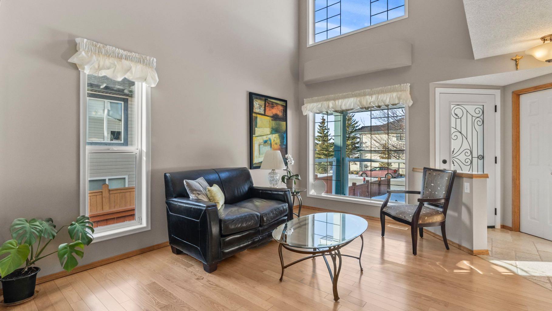 227 Rocky Ridge Close NW