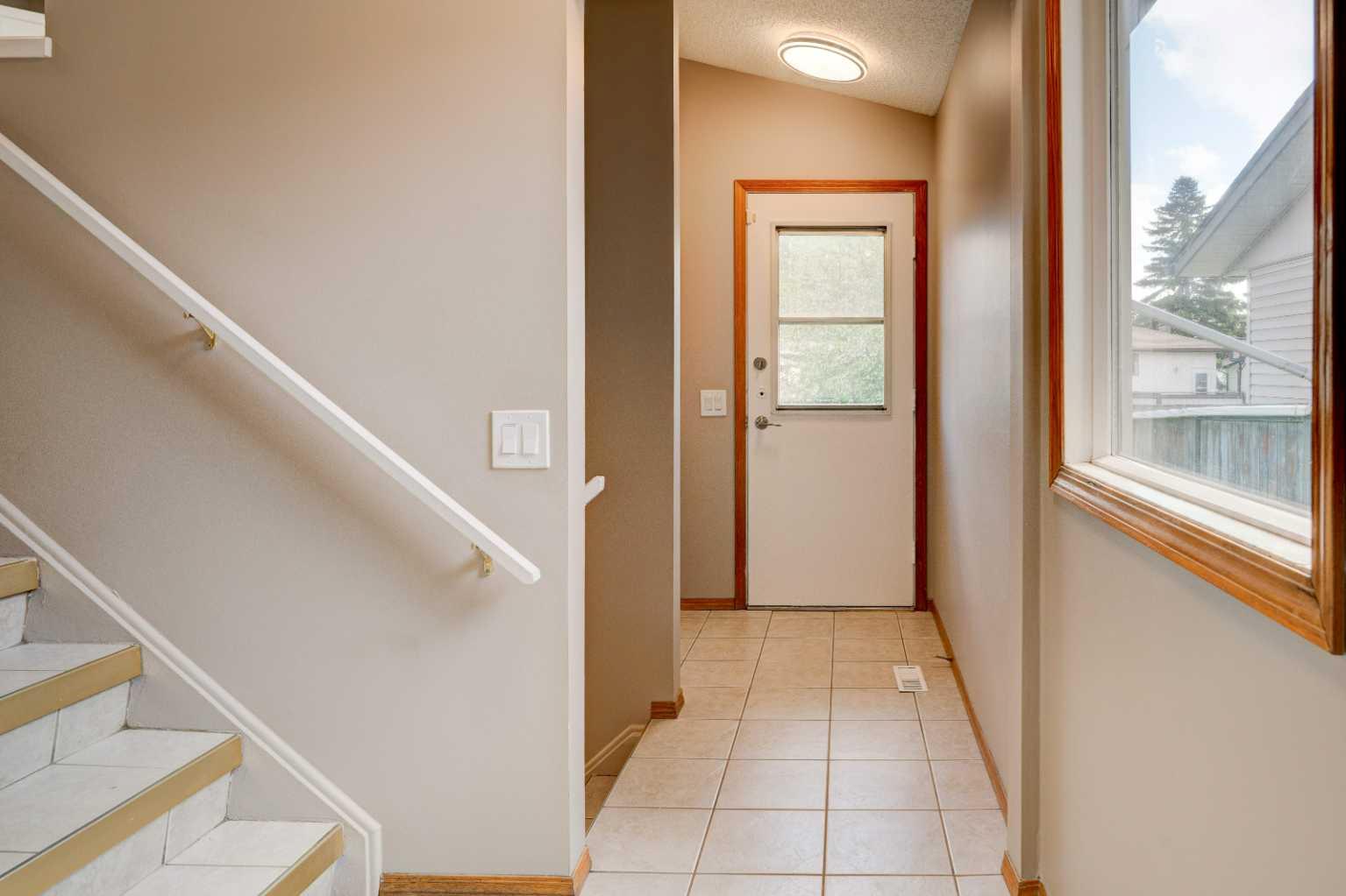 27 Dovely Way SE