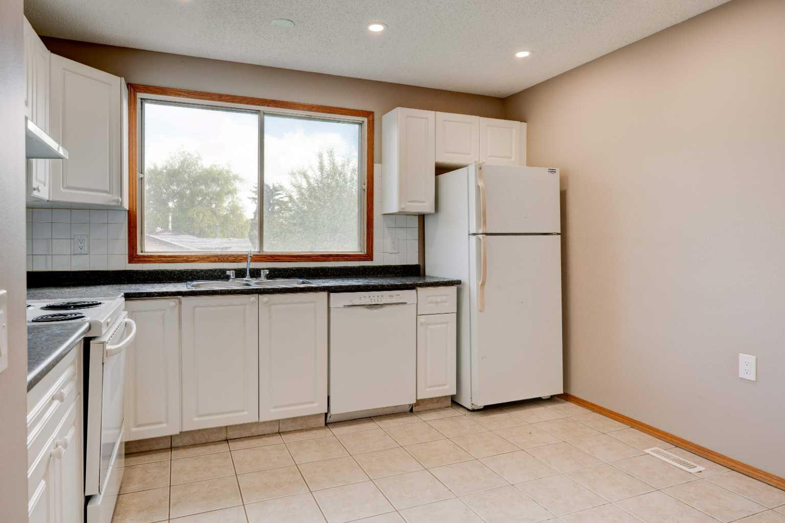 27 Dovely Way SE